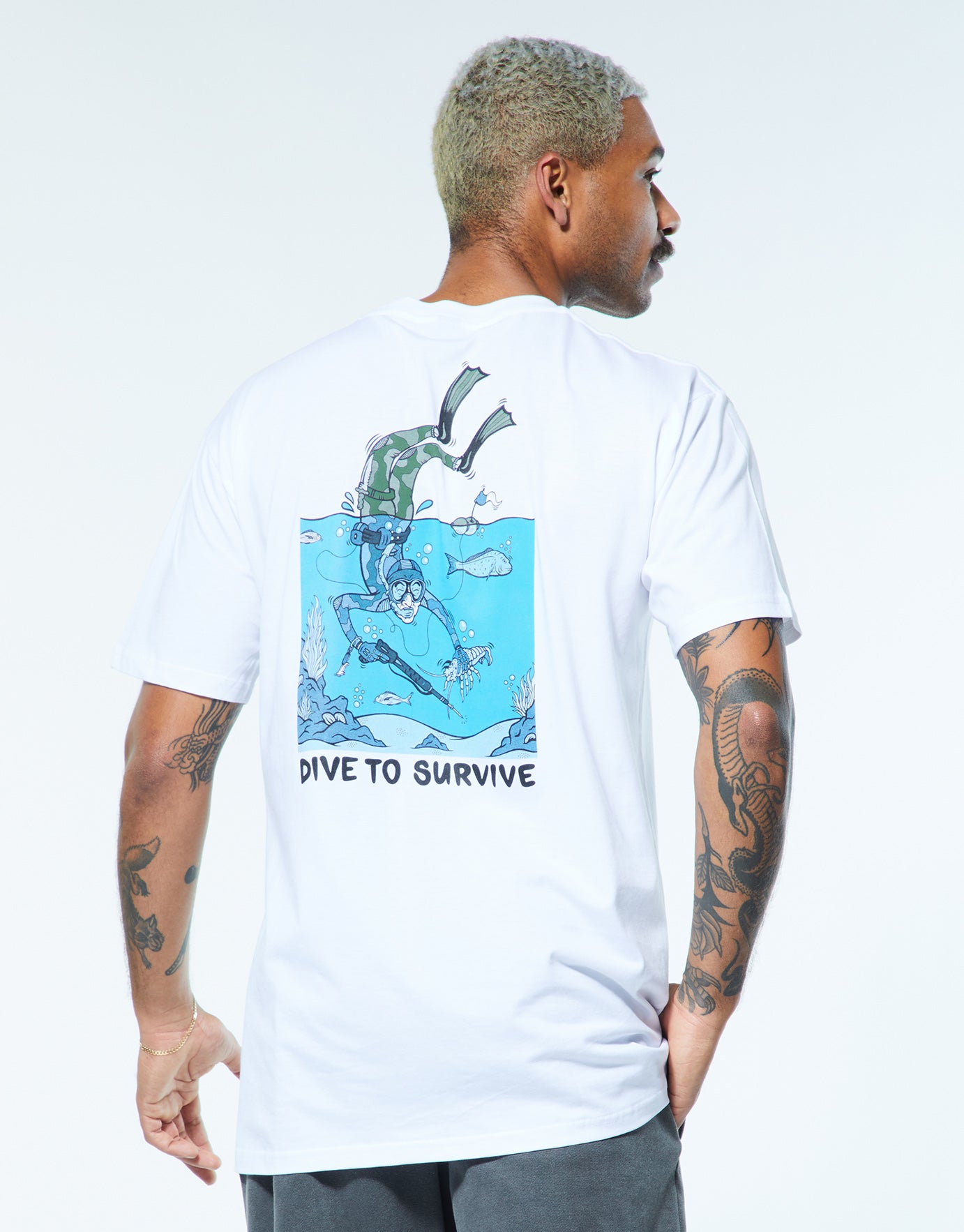 ''Dive to survive'' T-shirt